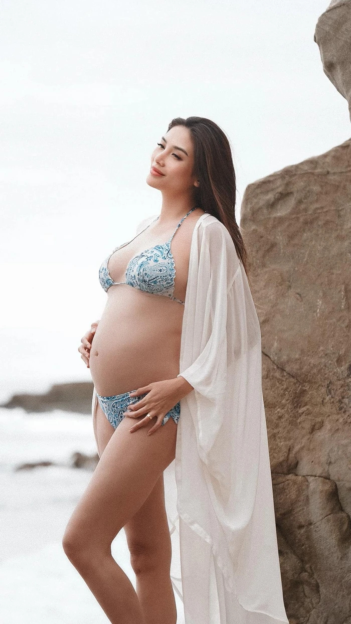 Võ Hoàng Yến tự tin diện bikini ở tháng thứ 5 thai kỳ.