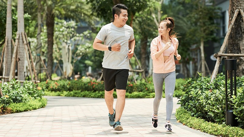 Vận động thường xuyên với cường độ và thời gian luyện tập phù hợp không chỉ giúp bạn duy trì cân nặng hợp lý, mà còn giúp giảm mỡ máu, cải thiện lưu thông máu, tăng sức đề kháng...
