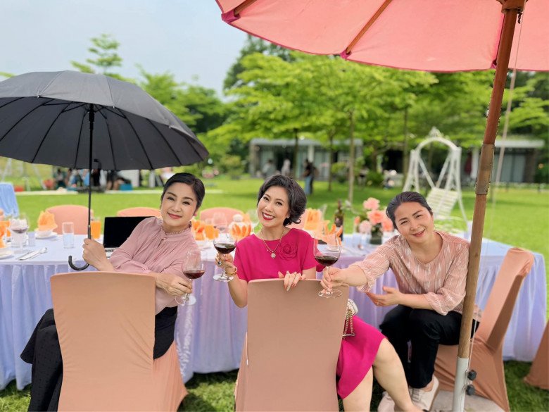 Trạm Cứu Hộ Trái Tim tập cuối: Hà làm đám cưới với Vũ, Nghĩa amp;#34;lành ít dữ nhiềuamp;#34;? - 4