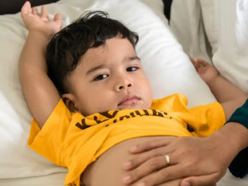 Bé trai 8 tuổi đã nhiễm vi khuẩn dạ dày, bác sĩ cảnh báo lỗi từ bố mẹ nhưng nhiều người vẫn ăn kiểu này
