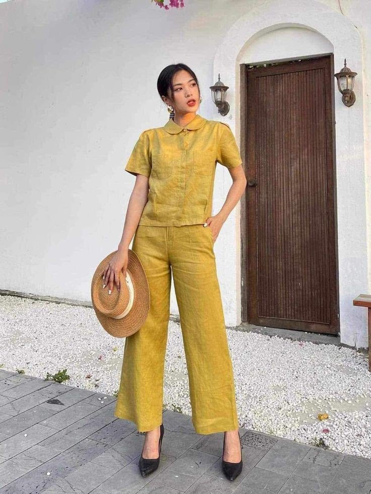 Outfit này vừa nhẹ nhàng vừa cá tính cho chị em thích đổi mới phong cách.