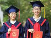 Tin tức - Cặp song sinh đỗ chuyên Toán ba trường