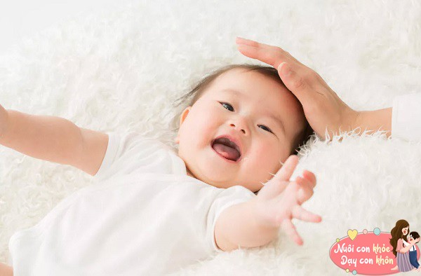 Khi dạy bé nói, tốt nhất nên sử dụng cách diễn đạt phù hợp với trình độ hiện tại.