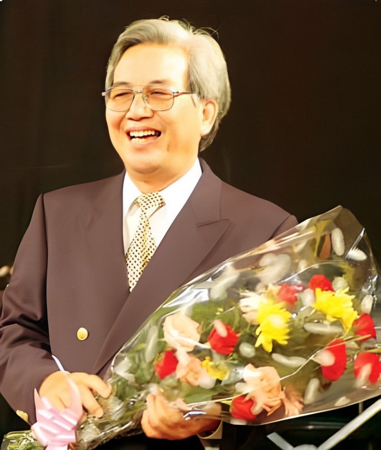 amp;#34;Táoamp;#34; Chí Trung tưởng nhớ bố ruột là NSND Quý Dương, đưa bạn gái kém 17 tuổi về nhà ăn giỗ cùng đại gia đình - 1