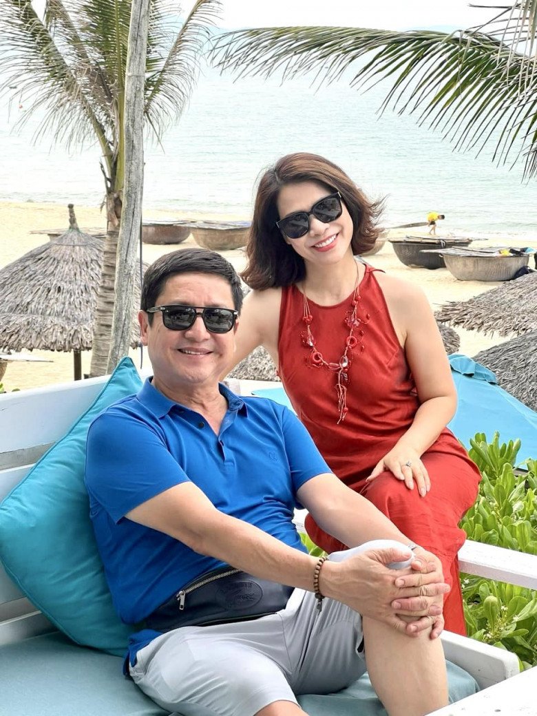 amp;#34;Táoamp;#34; Chí Trung tưởng nhớ bố ruột là NSND Quý Dương, đưa bạn gái kém 17 tuổi về nhà ăn giỗ cùng đại gia đình - 9