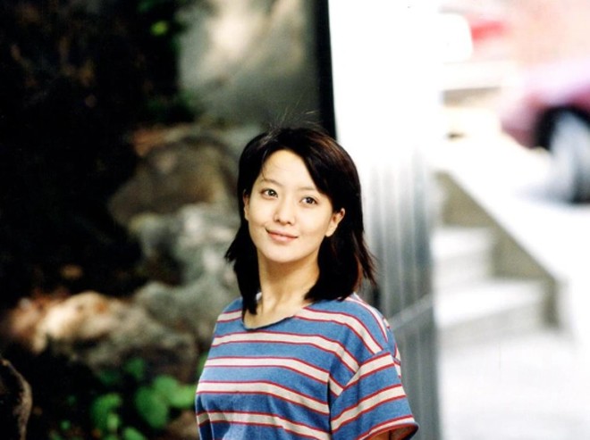 Nhan sắc Kim Hee Sun ngày trẻ gây thương nhớ.