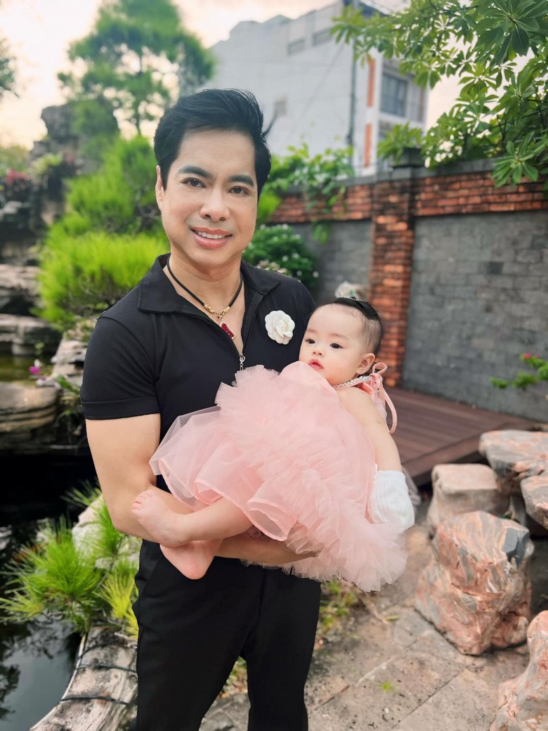 Ngọc Sơn khoe ái nữ của em trai, nhận là con nuôi.