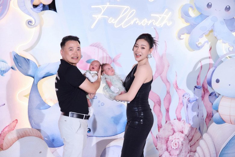 Shark Bình hạnh phúc đón cặp song sinh.