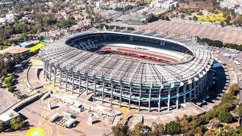 Sân vận động Estadio Azteca tại Thủ đô Mexico lọt top 7 sân vận động hoành tráng nhất thế giới với sức chứa 87.523 người. Điểm độc đáo tạo nên sự khác biệt của Estadio Azteca chính là thiết kế được phân ra thành nhiều phòng riêng mang kích thước như những chiếc hộp lớn.
