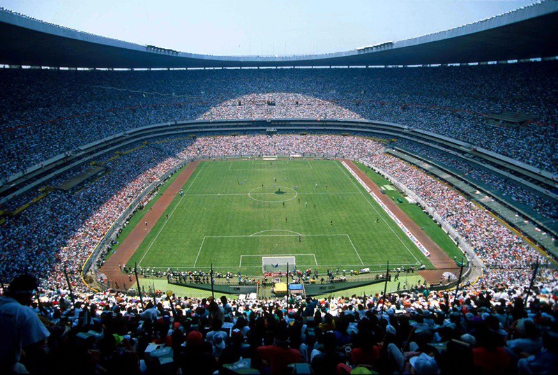 Từ lúc khánh thành vào năm 1966, sân Estadio Azteca đã tổ chức 2 kỳ World Cup vào năm 1970 và 1986, cũng như các giải đấu bóng đá quốc tế khác, có thể kể đến như  FIFA Confederations Cup và Gold Cup.
