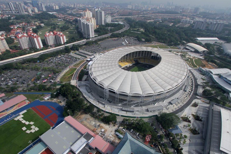 “Chảo lửa” Bukit Jalil của Kuala Lumpur (Malaysia) đứng ở vị trí thứ 8 khi có sức chứa được công bố là 87.411 người. Theo phát ngôn từ người đại diện, sức chứa của sân có thể nâng lên tới 100.000 người trong trường hợp cần thiết.
