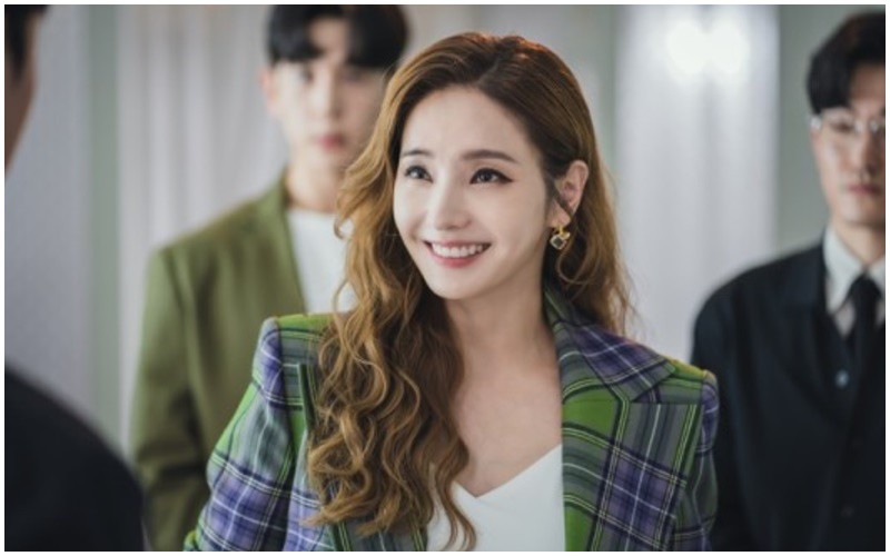 Hiện tại, Han Chae-young hạnh phúc với tổ ấm đủ đầy, con trai lớn khôn thông minh và người chồng tâm lý.
