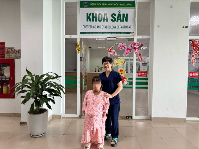 Sản phụ 1m30 bị biến dạng xương sinh thành công bé gái kháu khỉnh - 1