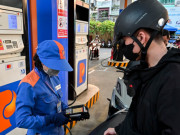 Giá xăng tăng lần thứ tư liên tiếp, RON 95 lên hơn 23.500 đồng/lít