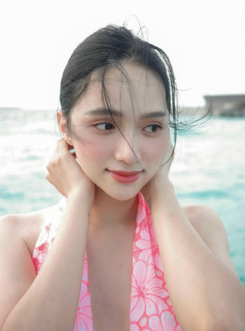 Chân mày khi mới xăm của Hương Giang bị nhận xét có phần thô.