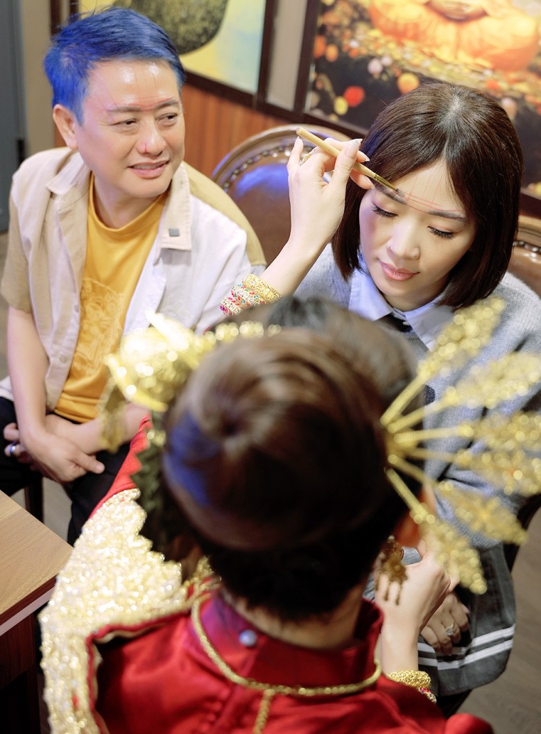 Tấn Bo cùng vợ đi “trùng tu” nhan sắc.