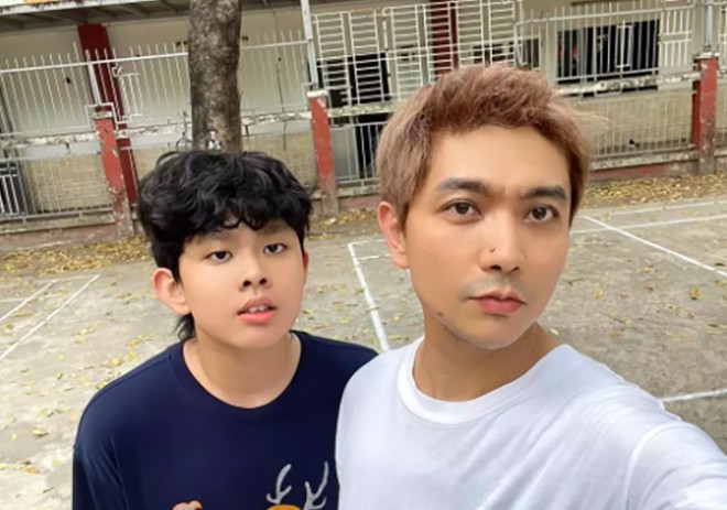 Tim dành thời gian rảnh rỗi bên con trai.