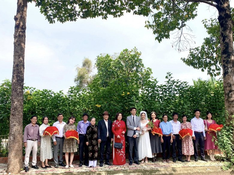 Hậu trường loạt ảnh rước dâu của Tim và bạn diễn.