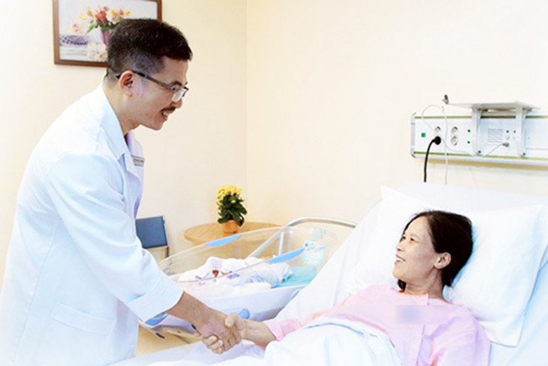 Vợ chồng chị Lan quyết định sinh con ở tuổi U50 cho vui cửa vui nhà. Ảnh: BVCC.