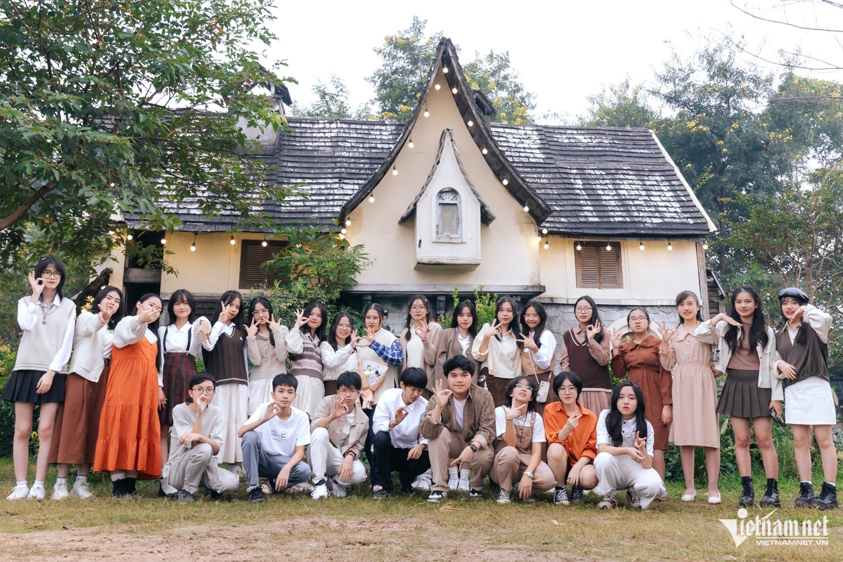 Tập thể lớp 9A3 Trường THCS Ngoại ngữ (thuộc Trường ĐH Ngoại ngữ-ĐHQGHN).