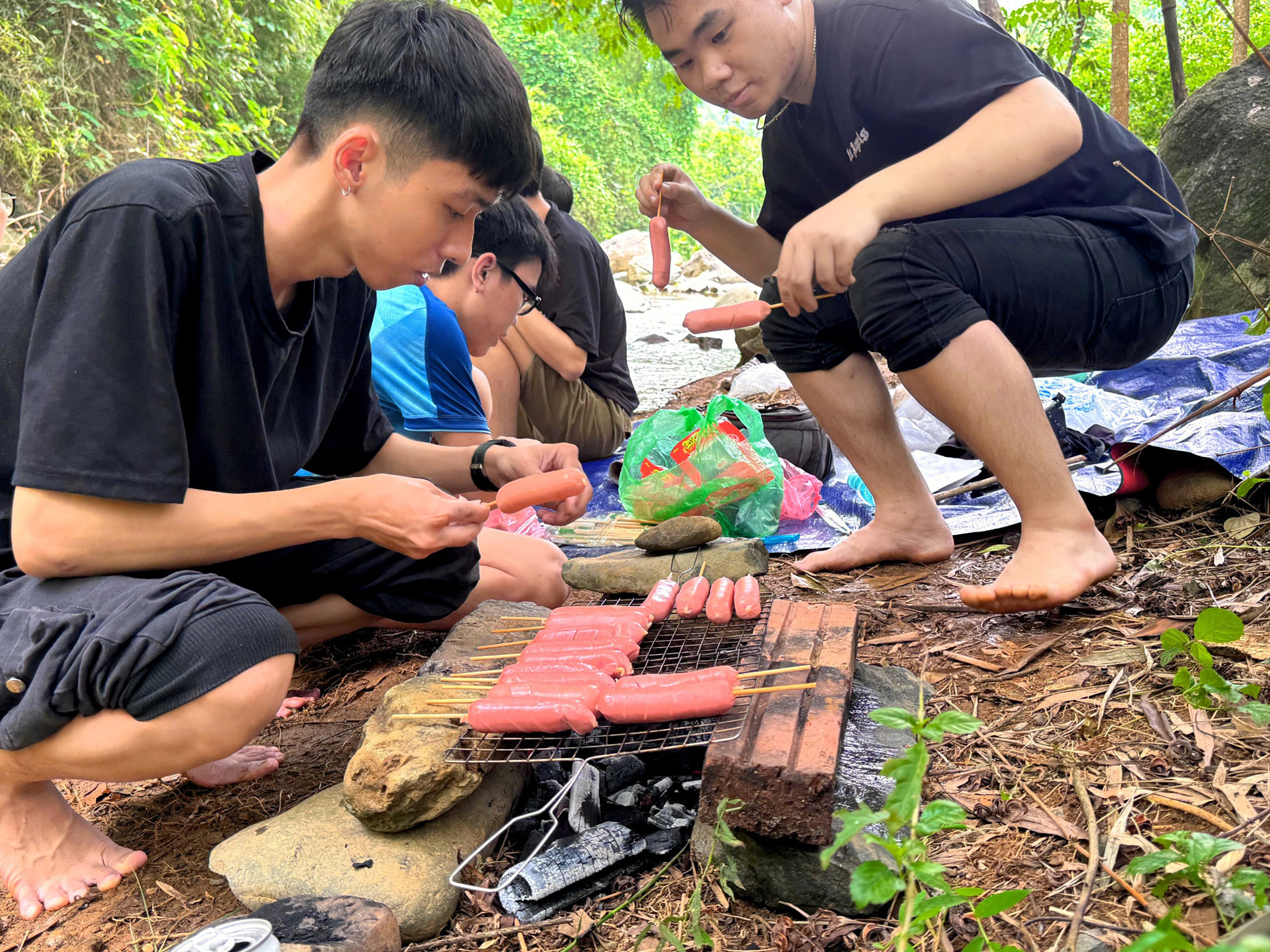 Suối amp;#34;chữa lànhamp;#34; cách Hà Nội 30km, khách vui chơi thỏa thích hết 100.000 đồng - 5