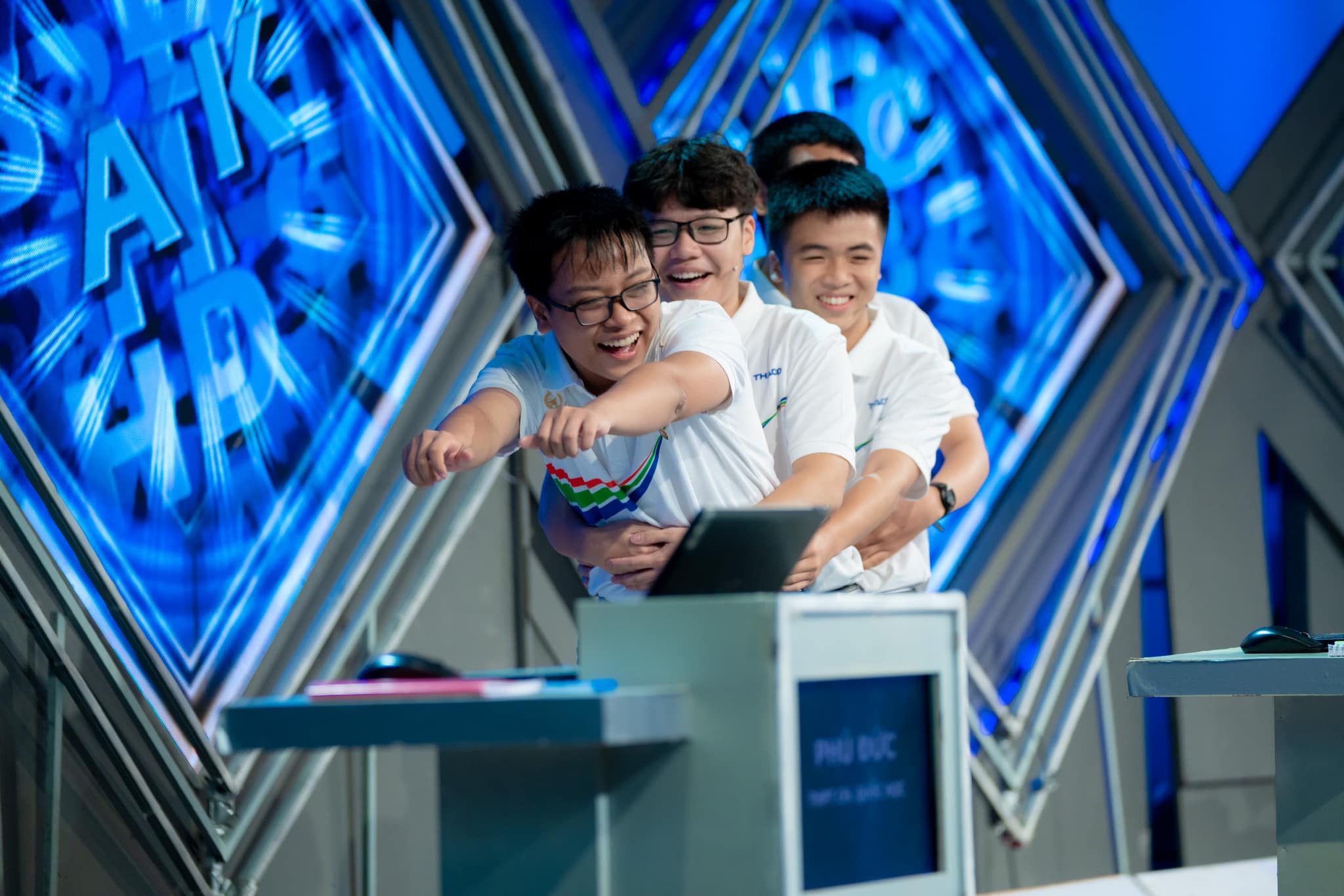 Nam sinh Chuyên Quốc học Huế giành chiến thắng nghẹt thở, vào chung kết Olympia 2024 - 1