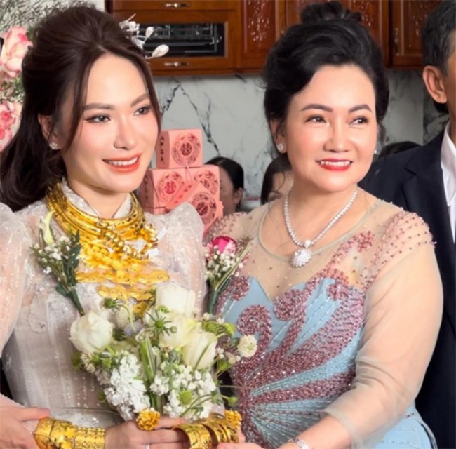Như Huỳnh được mẹ chồng yêu chiều