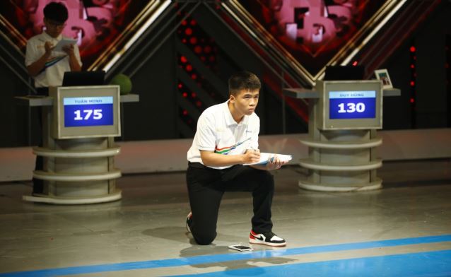 Nam sinh Chuyên Quốc học Huế giành chiến thắng nghẹt thở, vào chung kết Olympia 2024 - 5