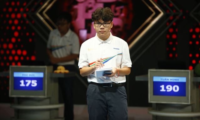 Nam sinh Chuyên Quốc học Huế giành chiến thắng nghẹt thở, vào chung kết Olympia 2024 - 3