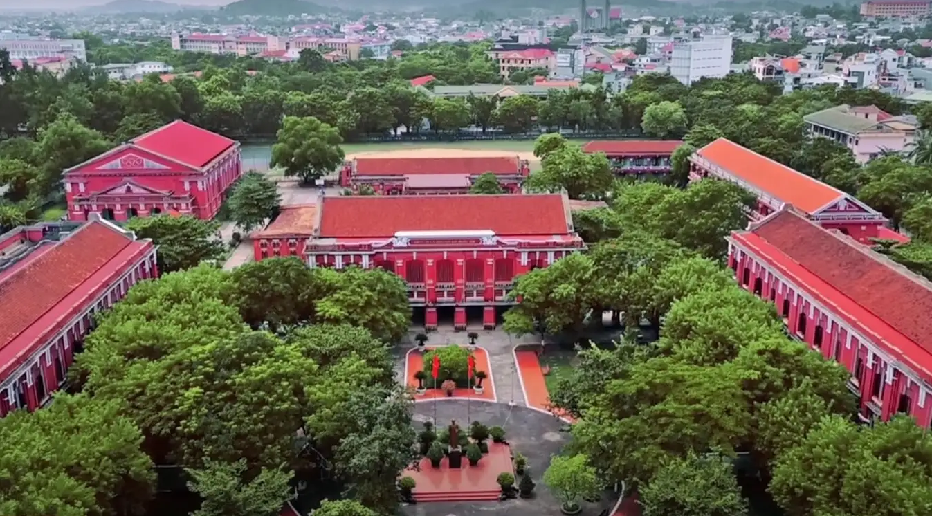 Ngôi trường HOT nhất ở Huế: Lập kỷ lục 7 lần vào chung kết Olympia, cựu học sinh toàn người nổi tiếng - 5