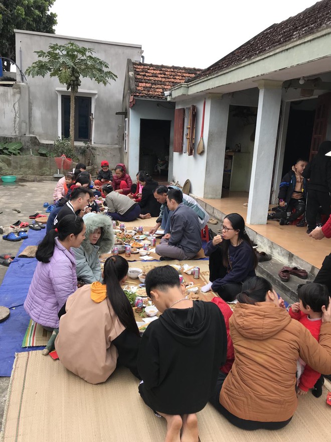 Cụ bà 99 tuổi ở Thanh Hóa vẫn thích cày ruộng, cứ vài hôm lại cuốc bộ qua tâm sự với em gái 90 tuổi - 5