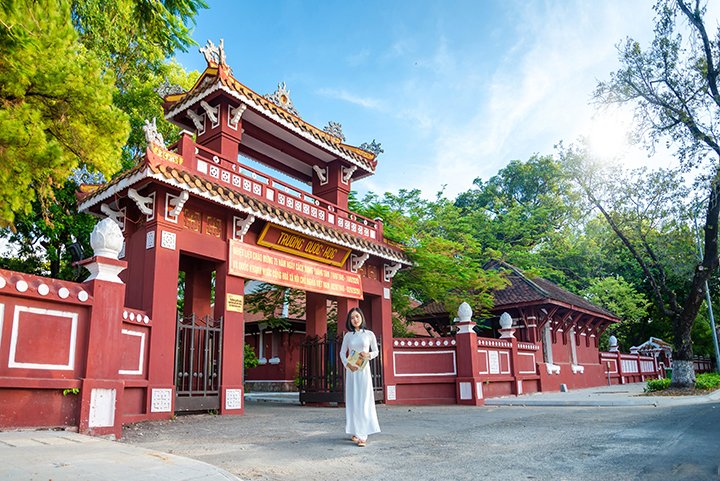 Ngôi trường HOT nhất ở Huế: Lập kỷ lục 7 lần vào chung kết Olympia, cựu học sinh toàn người nổi tiếng - 10