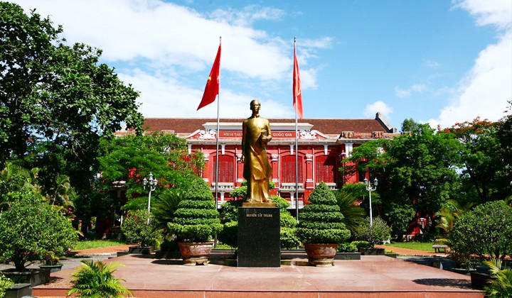 Ngôi trường HOT nhất ở Huế: Lập kỷ lục 7 lần vào chung kết Olympia, cựu học sinh toàn người nổi tiếng - 3