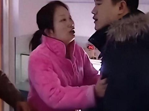 Quách Trân đòi chồng cũ giao lại đứa con gái còn sống.