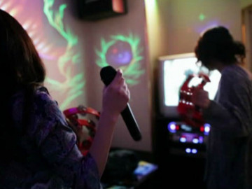 Vì sao bạch hầu nguy hiểm, dễ lây lan ngay cả khi ngồi hát karaoke cùng nhau?