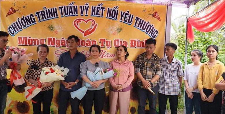 Tìm nhau suṓt 49 năm, 2 chị em sinh ᵭȏi hội ngộ trong nước mắt: Ngày ᵭó ở cȏ nhi viện ᵭȃu biḗt gia ᵭình là gì? - 5