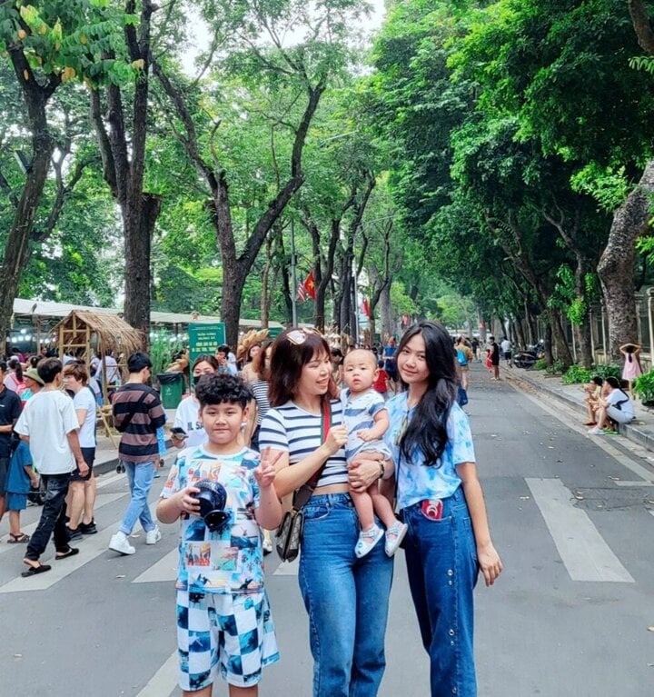 Ái nữ nhà Mạnh Trường có chiều cao ấn tượng.