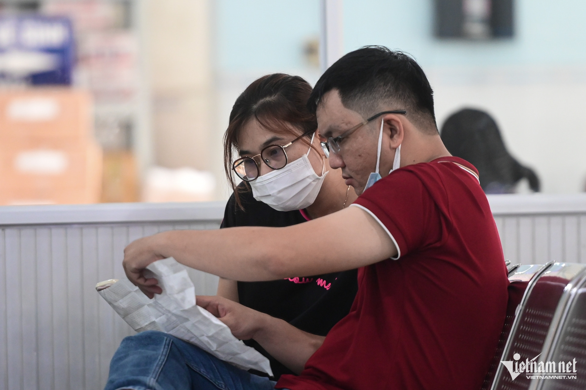 Cả nhà đưa nhau đi tiêm phòng bạch hầu, Viện Pasteur TPHCM tạm hết vắc xin - 1