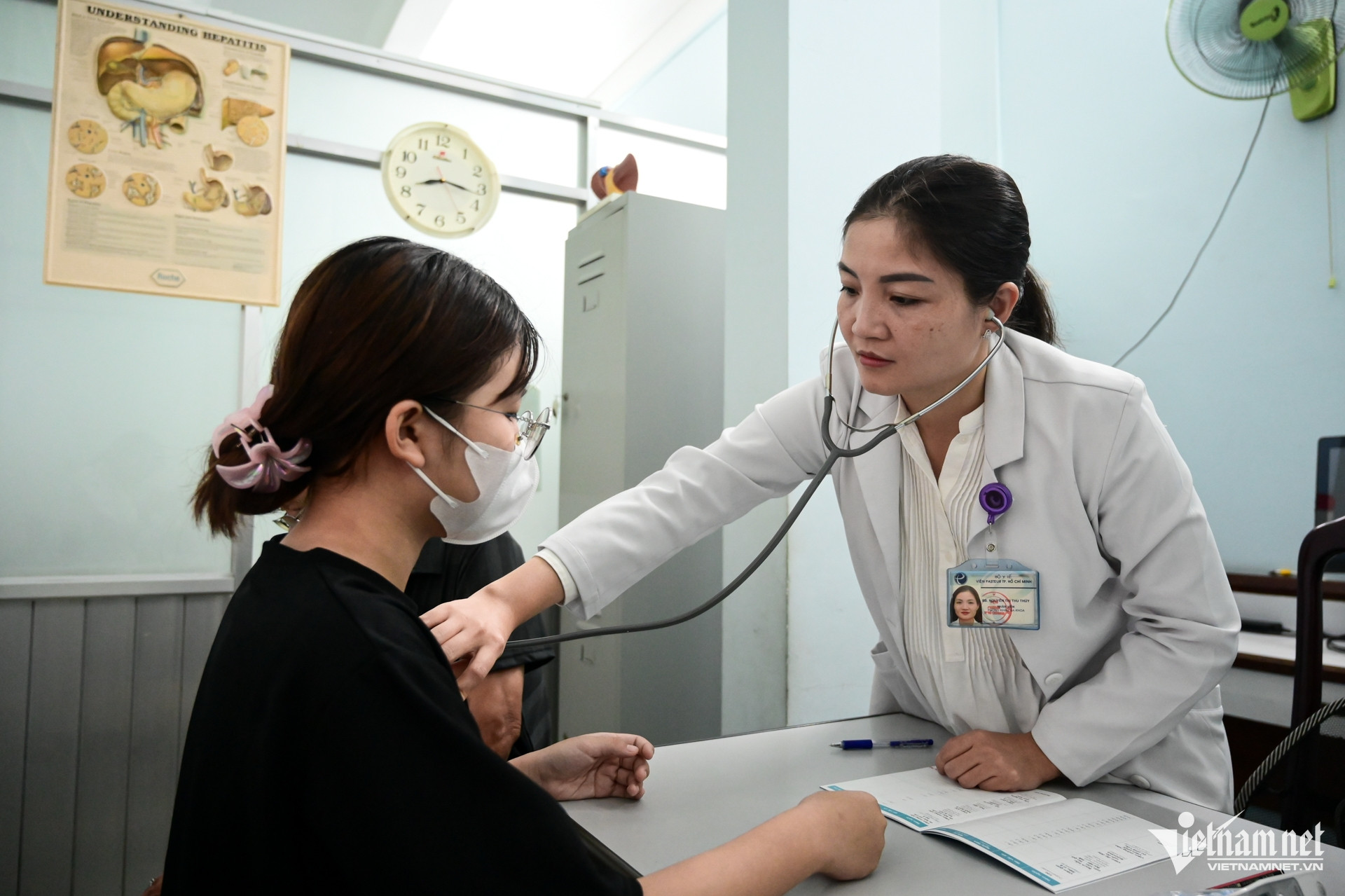 Cả nhà đưa nhau đi tiêm phòng bạch hầu, Viện Pasteur TPHCM tạm hết vắc xin - 6