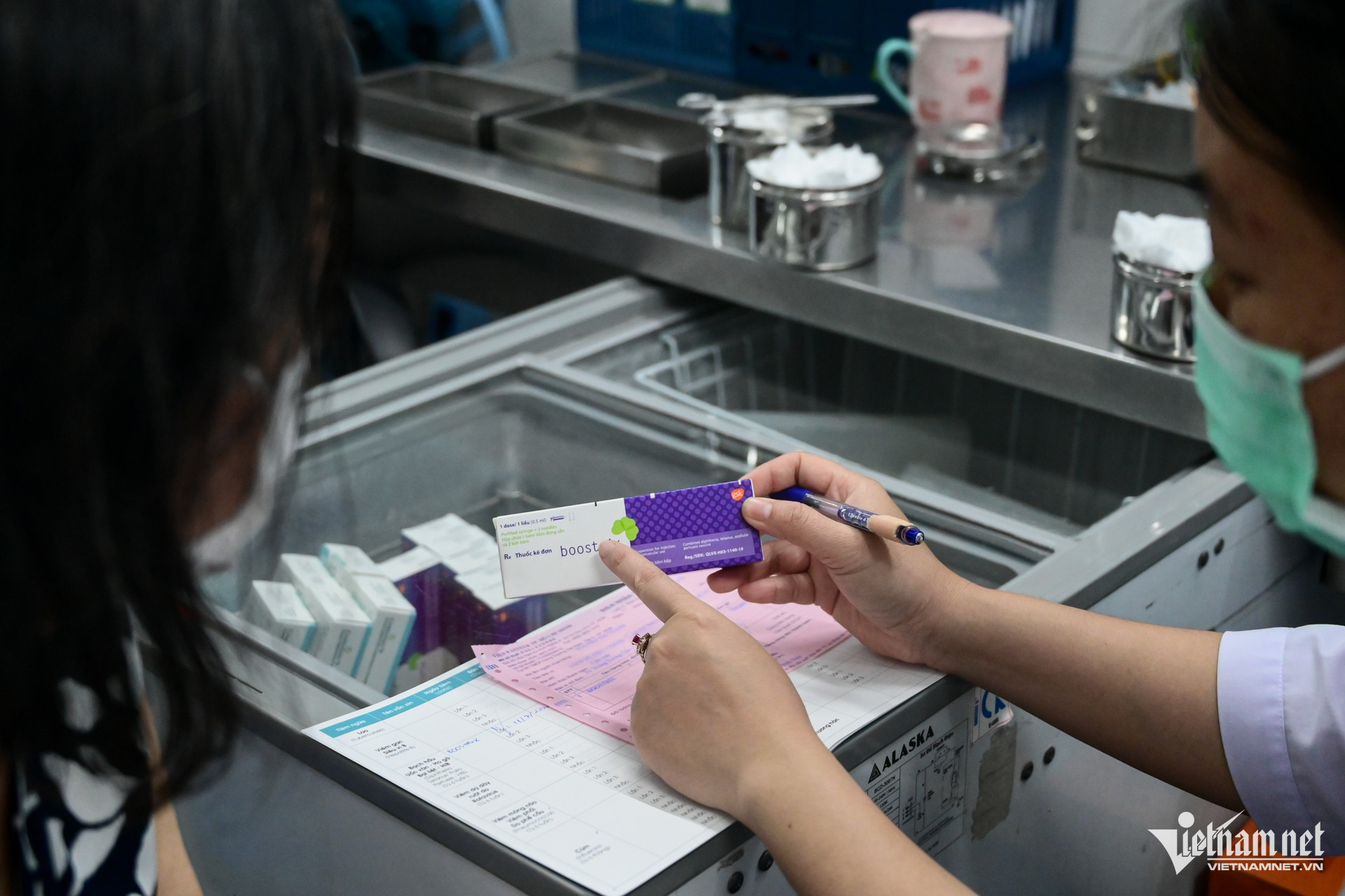 Cả nhà đưa nhau đi tiêm phòng bạch hầu, Viện Pasteur TPHCM tạm hết vắc xin - 9