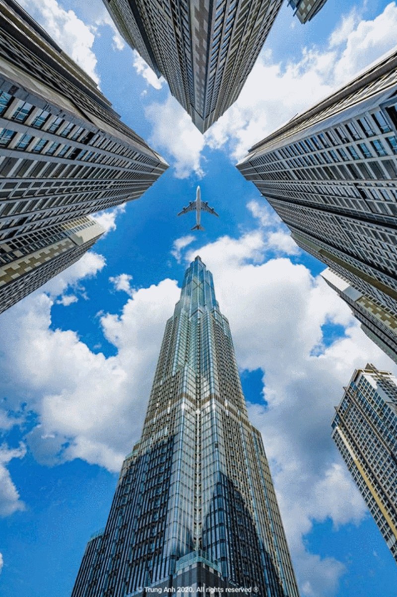 Với độ cao 461.2m, Landmark 81 hiện đang dẫn đầu danh sách những tòa nhà cao nhất Việt Nam. Đây cũng là tòa nhà cao thứ 2 ở Đông Nam Á vào năm 2021. Landmark 81 còn vinh dự trở thành công trình đầu tiên của Việt Nam lọt vào Top 10 tòa nhà chọc trời của thế giới.
