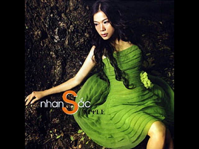 Đây là chiếc váy được cô mặc để chụp ảnh album năm 2009.