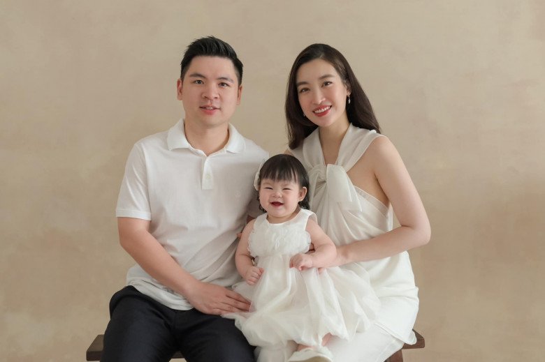 Con gái đầu lòng cực đáng yêu của nàng hậu.