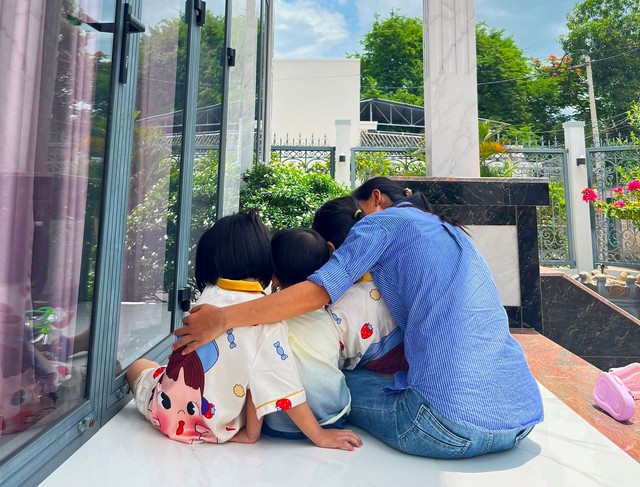 Chị D. đoàn tụ cùng các con. (Ảnh: Báo Bình Thuận)