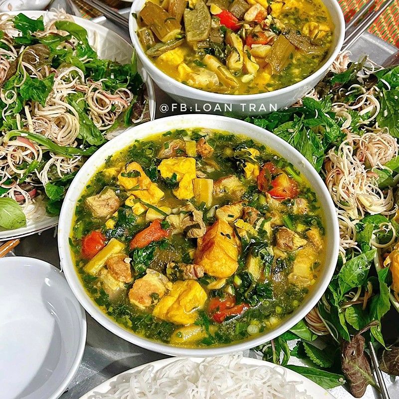 Món canh chuối ăn với bún.
