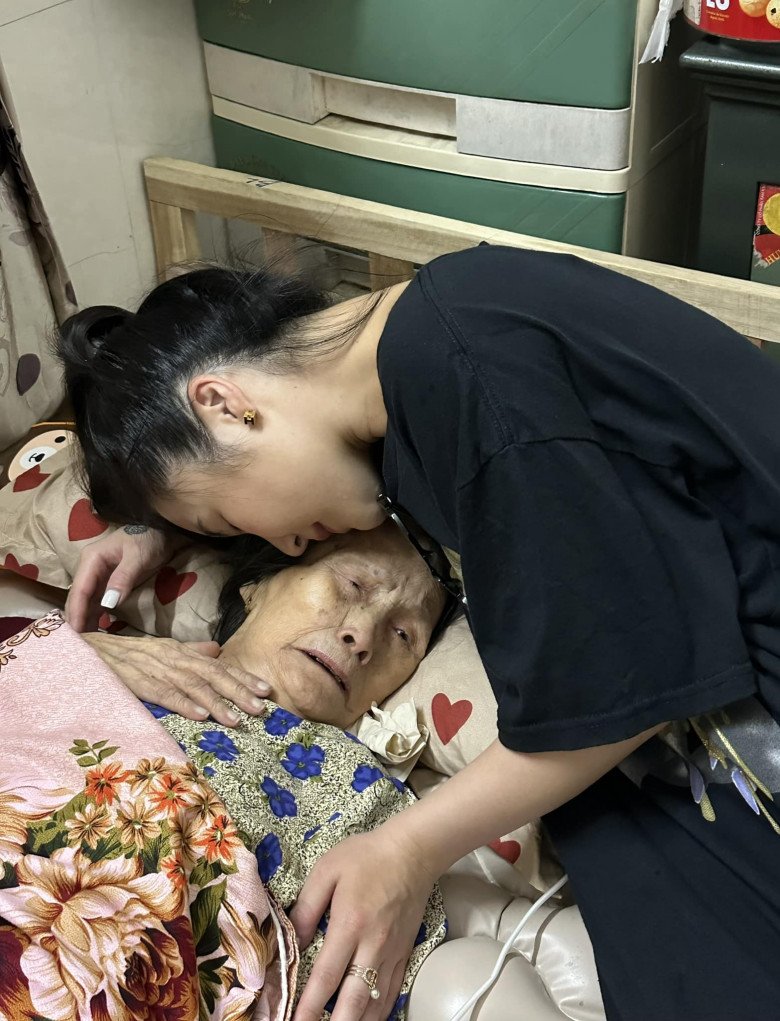 Mẹ ruột và người bố NSND quyền lực của Hương Tràm nói gì về lý do con gái về nước? - 4