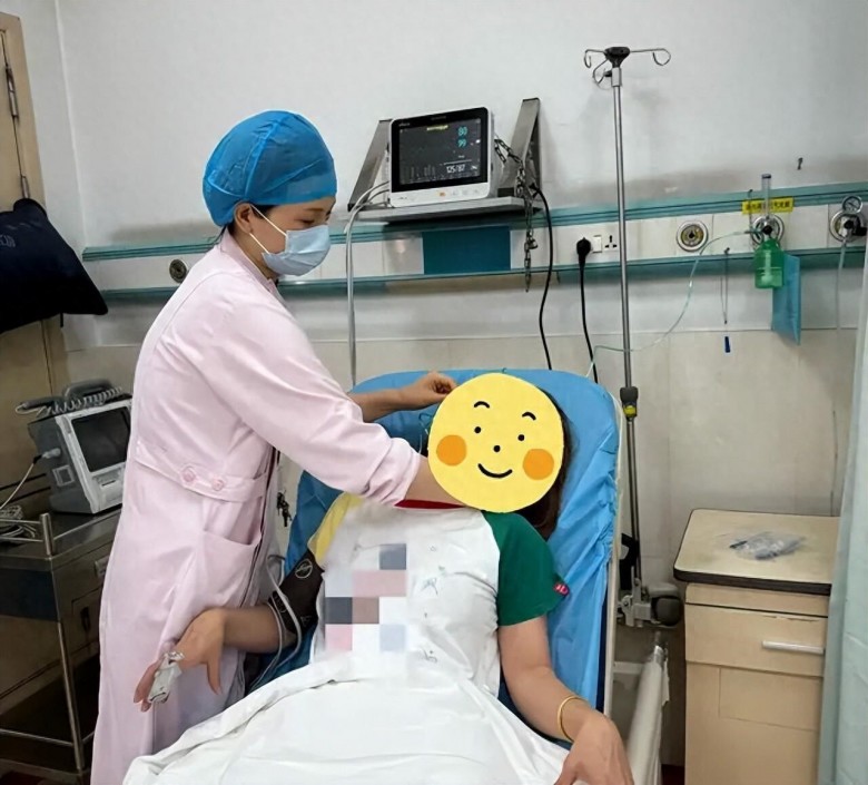 Bà mẹ tay chȃn co giật, nhập viện cấp cứu vì dạy con làm bài tập hè - 1