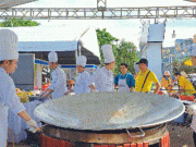 Clip Eva - Bánh xèo ‘khổng lồ’ nhân cá ngừ đại dương lần đầu tiên xuất hiện tại Quy Nhơn