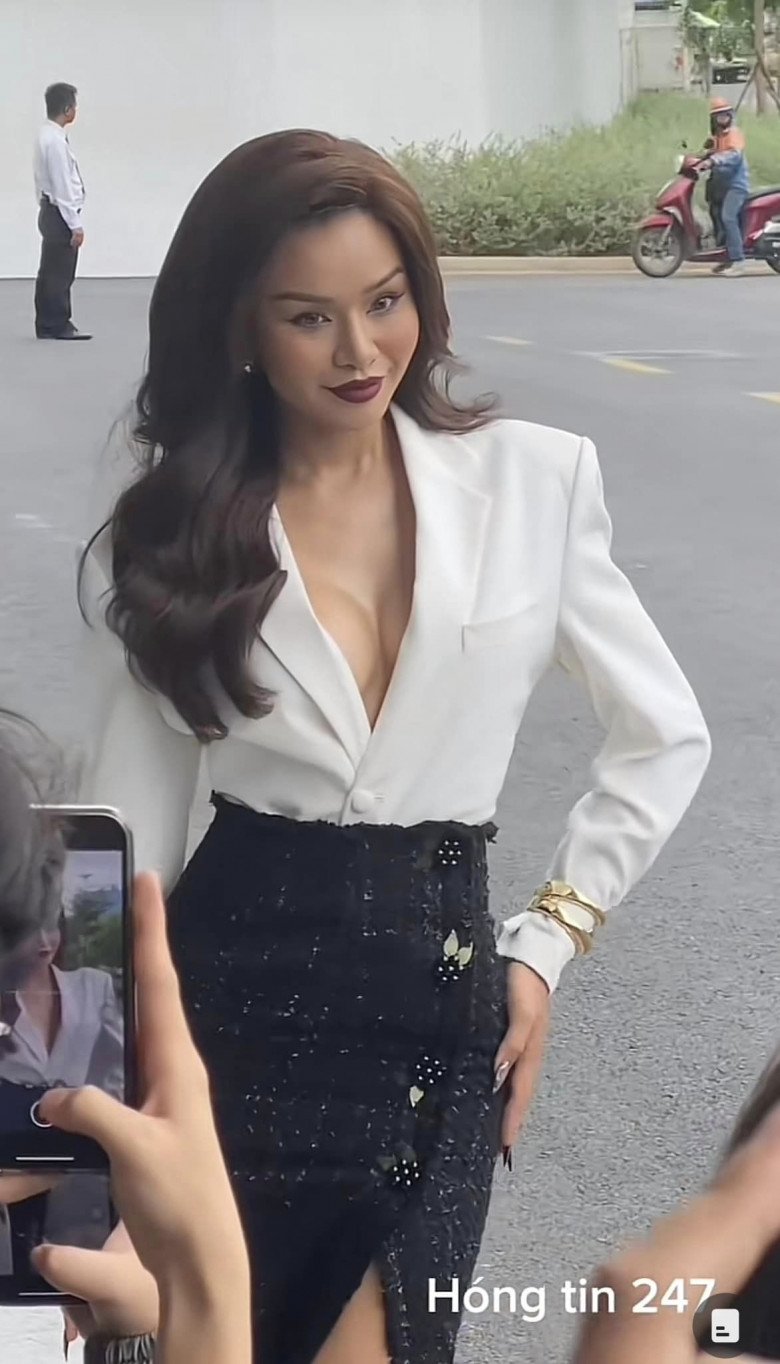 Lê Thu Trang với vẻ ngoài sắc sảo, cô đến thi Miss Universe Vietnam 2024 sau khi giành ngôi vị Quán quân của The New Mentor.