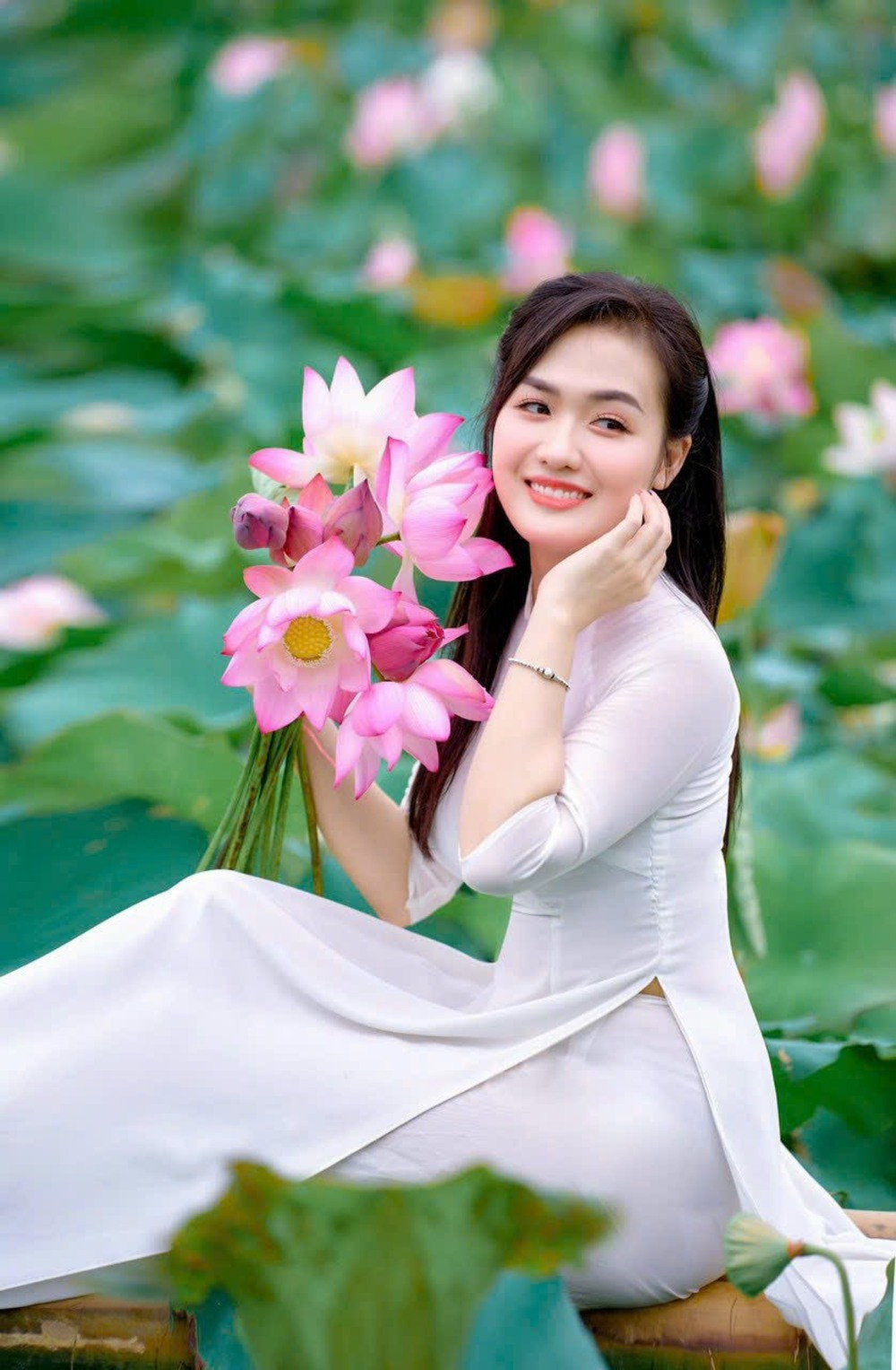 Người đẹp cho biết rất áp lực khi được chọn vào vị trí giám khảo Mrs Grand Vietnam song sẽ cố gắng hết mình.  